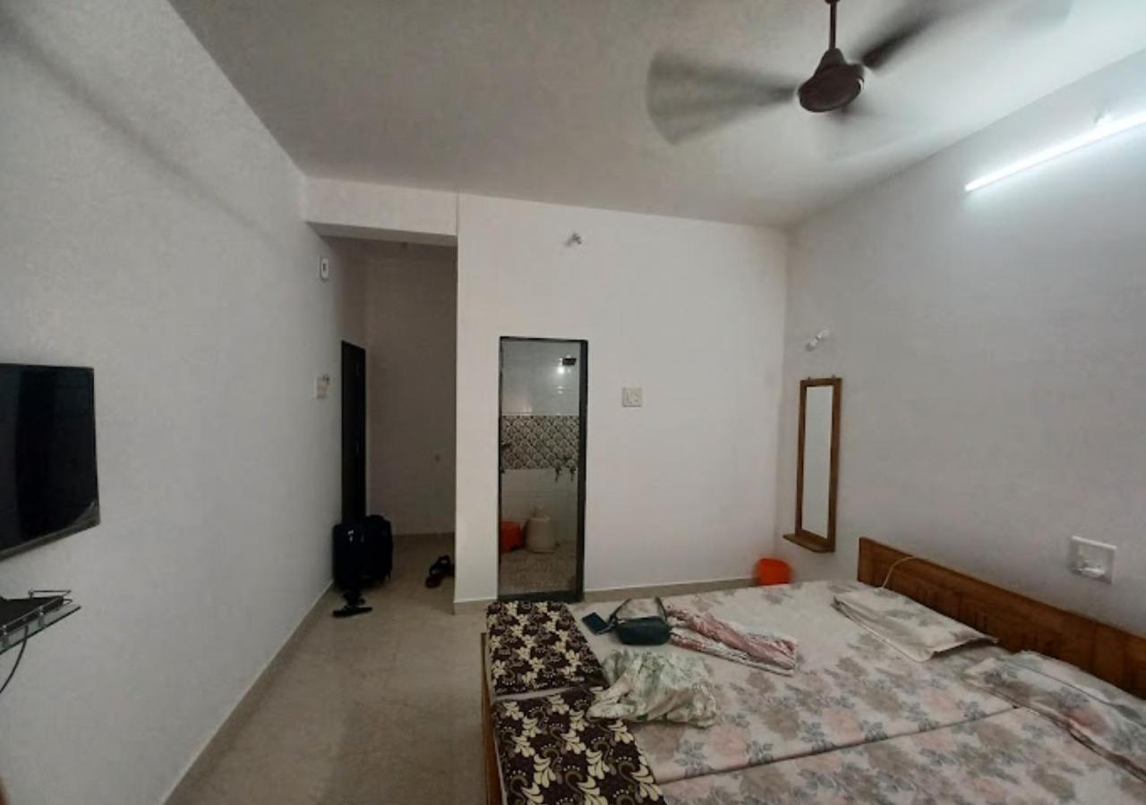 Bapat Niwas Home Stay Ганпатипуле Екстериор снимка
