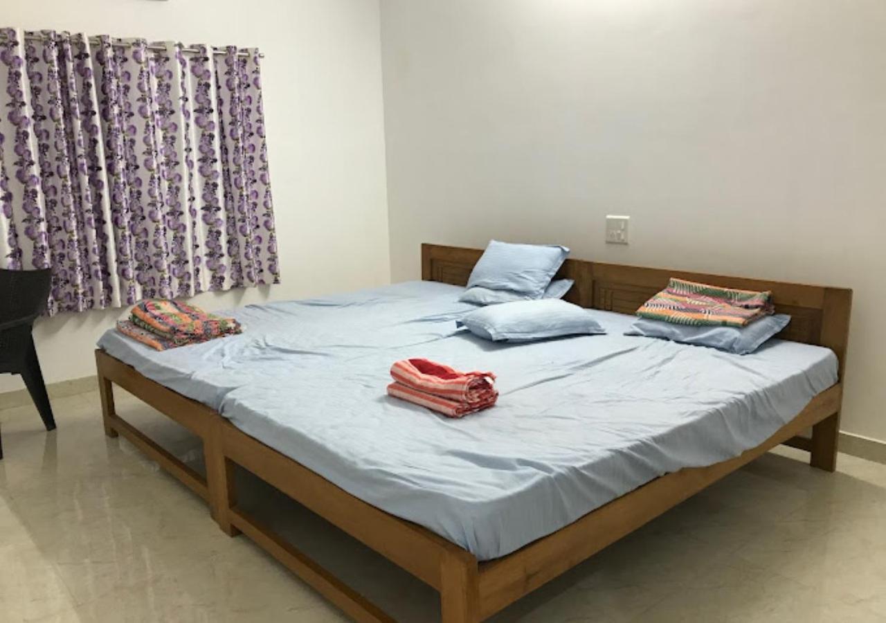Bapat Niwas Home Stay Ганпатипуле Екстериор снимка